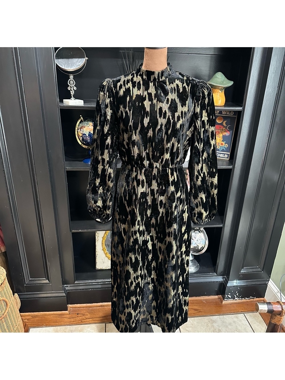 Tuckernuck Pomander Place Gilly Dress – Size 4 – Black & Gold Metallic Velvet